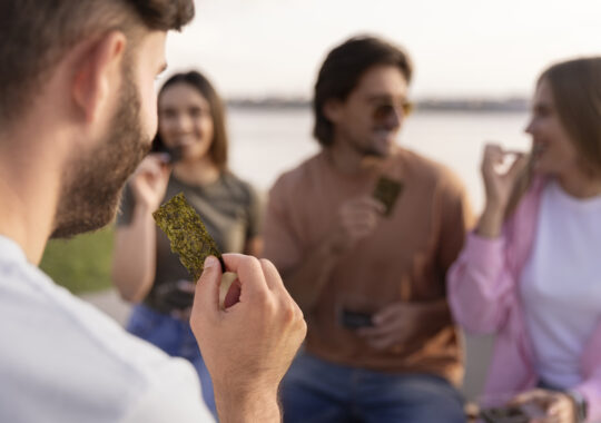 Fleurs de CBD et anxiété sociale : un soutien pour se sentir plus serein en soirée